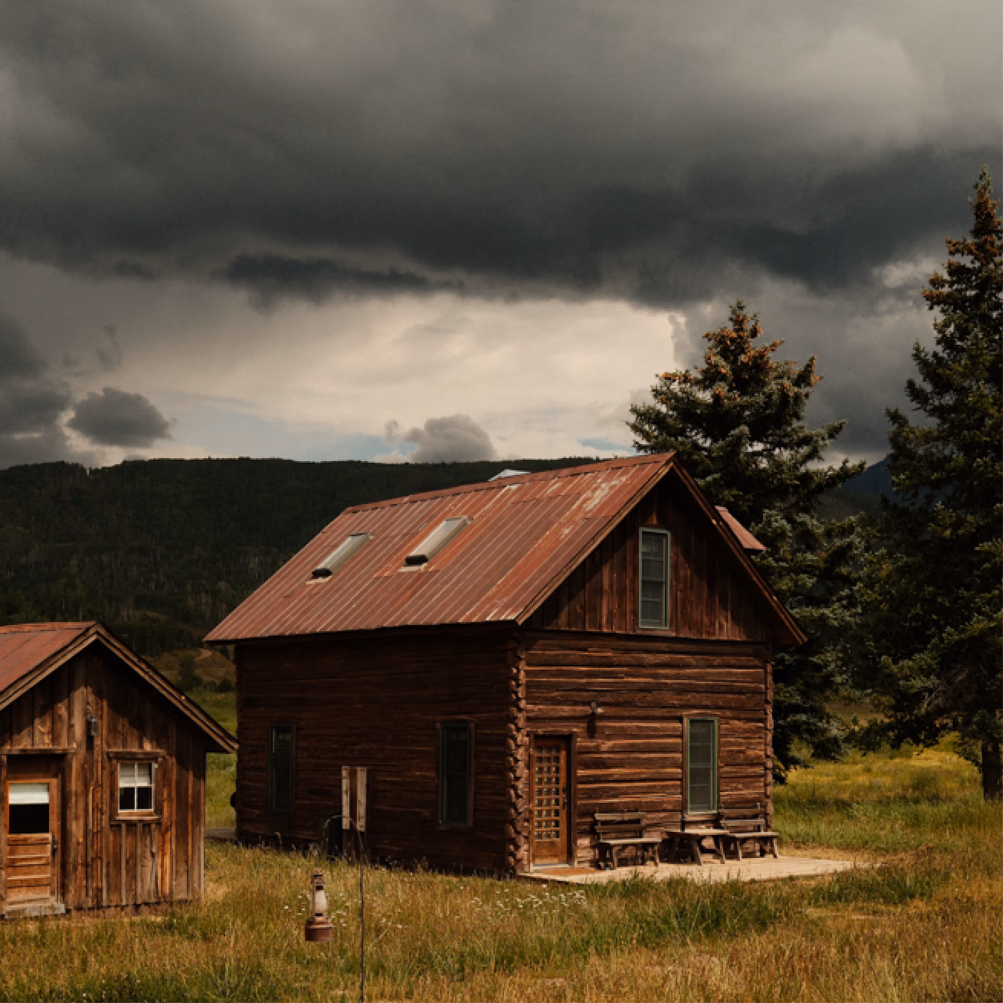 Dunton cabin exterior, mountain weather and cloudline